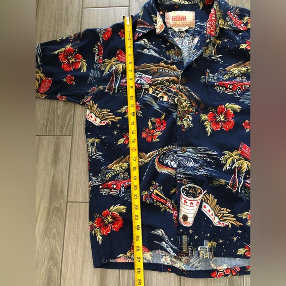 In N Out Burger|Hawaiian Vintage style novelty print button-down shirt•••Retro - Picture 10 of 11